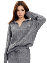 Gray lapel pullover sweater