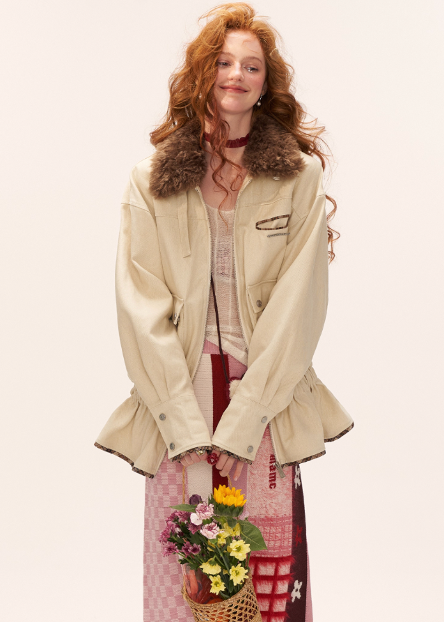 fur collar cargo jacket women, detachable fur utility coat, retro waist cargo jacket fw2025, luxury street winter jacket women, korean vintage military coat, feminine cargo jacket 2025, sculpted waist fur trim jacket, premium fall winter outerwear, nowa tokyo street luxe coat