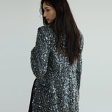 샤넬에서 영감을 받은 다크 스팽글 레이스업 수트