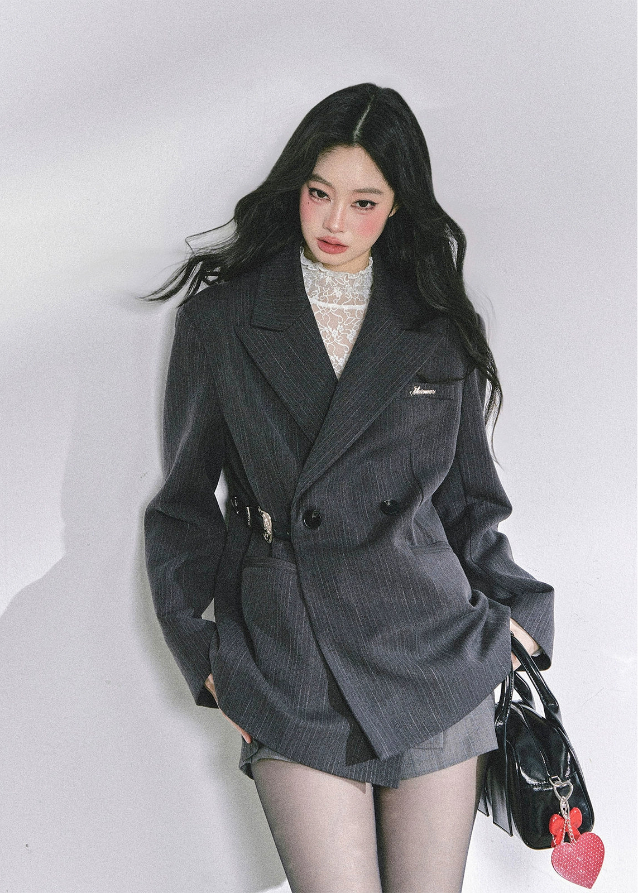 double breasted blazer women, vintage Hepburn blazer, oversized tailored jacket, French style blazer, Korean fashion blazer, structured black coat women, autumn winter blazer, elegant office blazer, street style oversized jacket, minimalist chic blazer, Miu inspired blazer, Parisian fashion top, premium tailored coat women