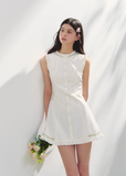 Waist cinched sleeveless French dress