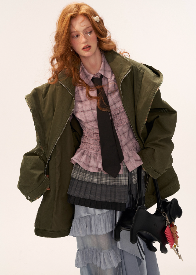 distressed cargo jacket women, frayed utility jacket, vintage workwear coat ladies, fall winter 2025 outerwear women, loose casual commuter jacket, korean street fashion jacket, lazy fit grunge outerwear, washed vintage cargo coat, nowa tokyo retro street style
