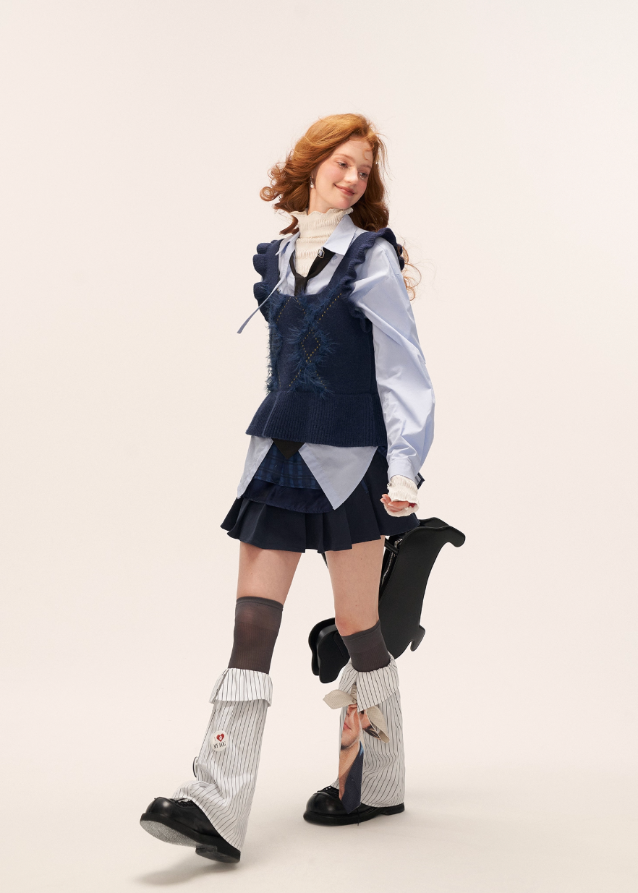 lace knit vest jacket women, high end knitwear fall 2025, lace trim sweater coat, cozy feminine knit layer, korean gentle street fashion, lazy fit knit jacket women, autumn winter lace vest sweater, romantic knit cardigan jacket, nowa tokyo elegant street style
