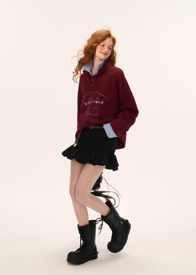 fake two piece polo sweatshirt women, button lapel layered top, american casual loose fit sweatshirt, 2025 street fashion women, korean sporty street top, preppy layered polo sweater, fake layer collar pullover, casual lapel sweatshirt outfit, nowa tokyo american street style
