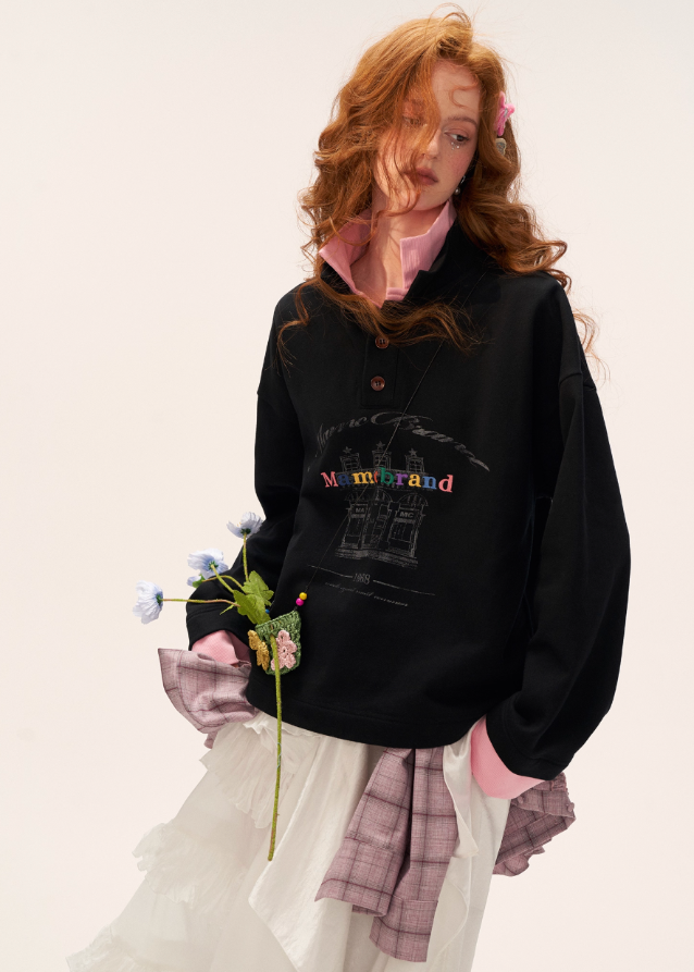 fake two piece polo sweatshirt women, button lapel layered top, american casual loose fit sweatshirt, 2025 street fashion women, korean sporty street top, preppy layered polo sweater, fake layer collar pullover, casual lapel sweatshirt outfit, nowa tokyo american street style
