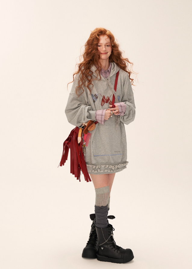 patch plaid hoodie dress women, embroidered sweatshirt dress, fall winter hoodie dress 2025, oversized street dress women, korean cozy hoodie outfit, patchwork embroidery hooded dress, casual long sleeve sweat dress, street chic winter dress outfit, nowa tokyo indie street style
