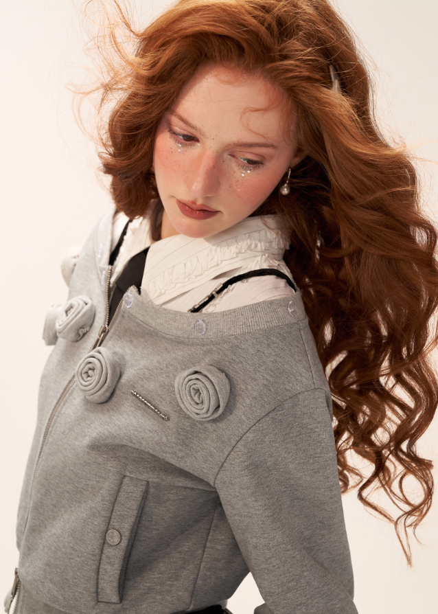 slanted shoulder fur collar jacket women, double zipper cropped jacket, detachable fur short coat, floral cropped winter jacket, fw2025 luxury streetwear women, asymmetric zip jacket fashion, korean high end cropped outerwear, elegant street fashion top women, nowa tokyo premium winter jacket
