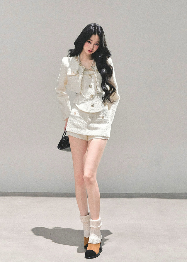 white tweed suit women, three piece tweed set, rich daughter outfit, ivory winter suit, korean tweed jacket set, elegant mini skirt set, pearl button tweed, autumn winter women’s suit, luxury tweed ensemble, fw25 fashion look
