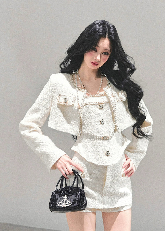 white tweed suit women, three piece tweed set, rich daughter outfit, ivory winter suit, korean tweed jacket set, elegant mini skirt set, pearl button tweed, autumn winter women’s suit, luxury tweed ensemble, fw25 fashion look

