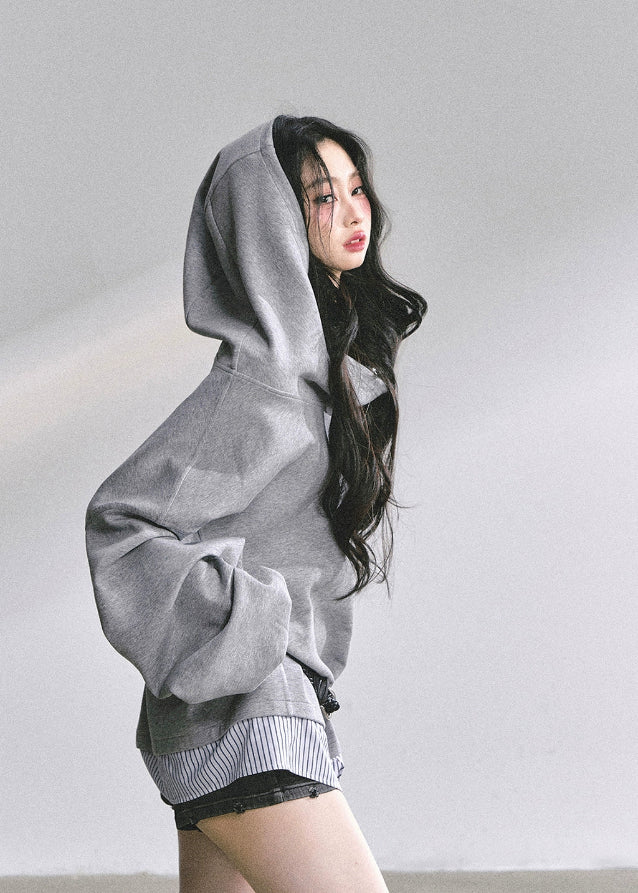 grey off shoulder dress, oversized sweatshirt dress, one shoulder sweat dress, autumn winter street dress, grey mini sweatshirt, american style sweater dress, fw25 oversized dress, korean street fashion dress, grey off shoulder top dress
